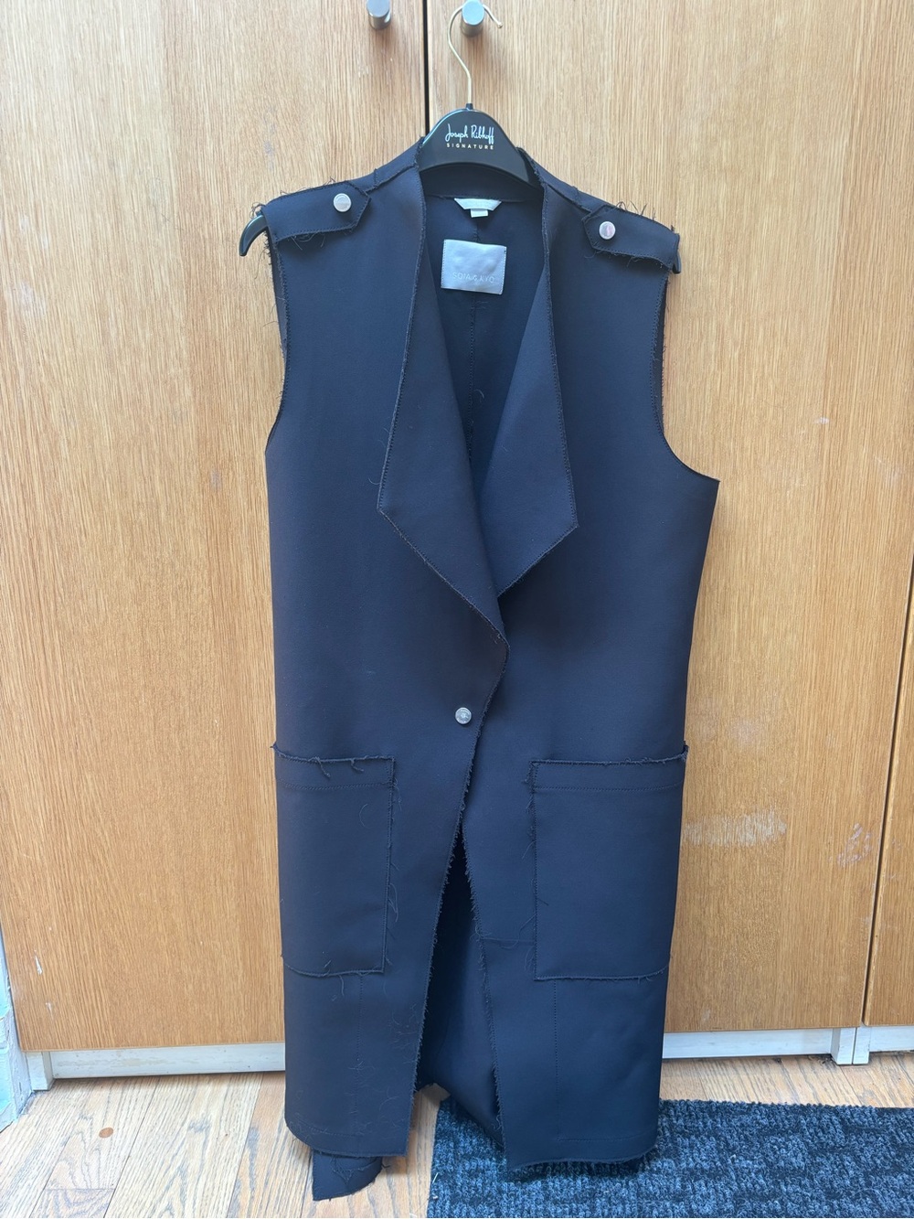 Soia & Kyo Black Sleeveless Open-Front Vest large